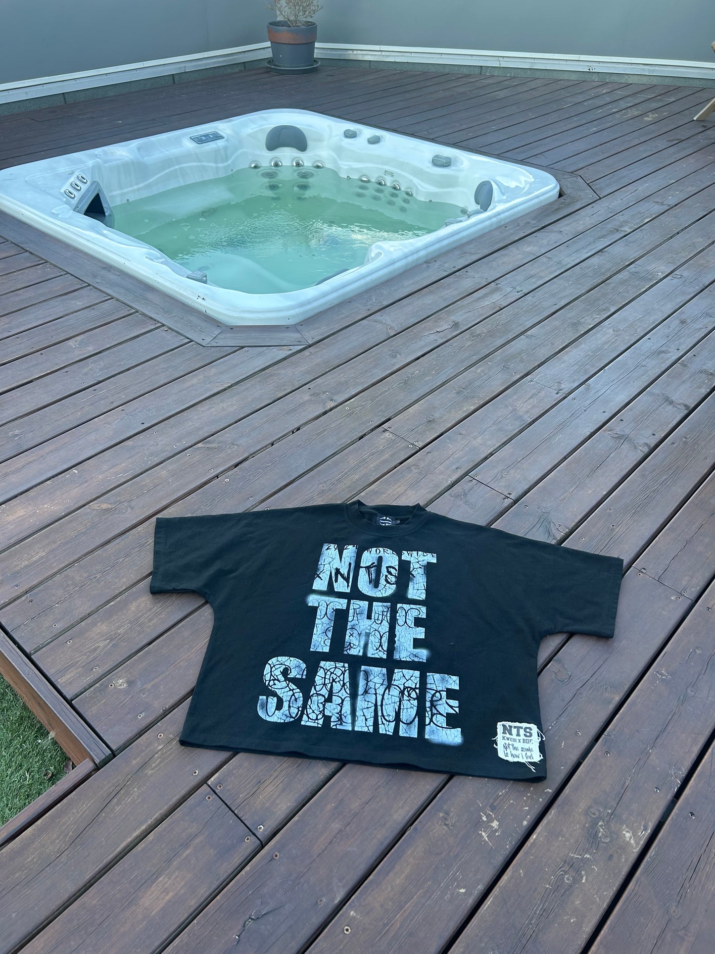 NotTheSame BLACK T SHIRT